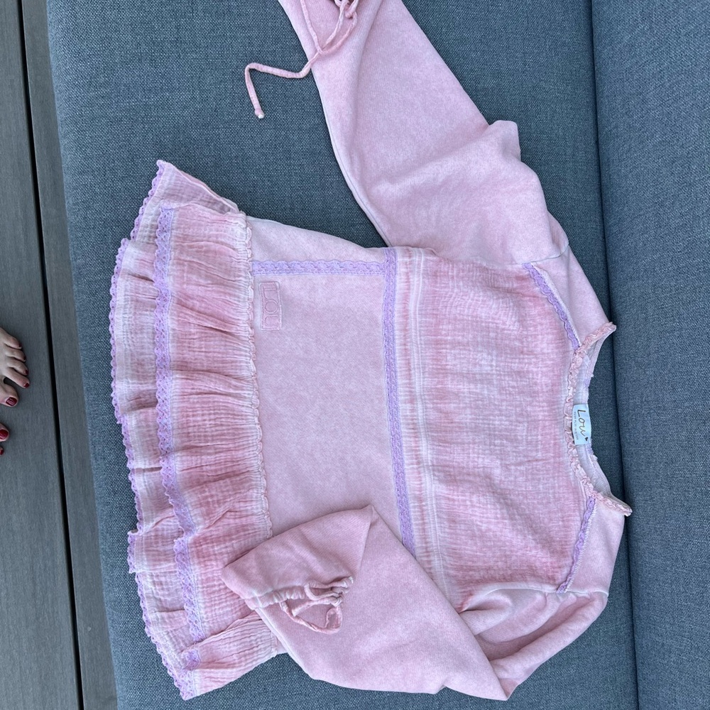 A practical set of a long-sleeved hoodie and a skirt.